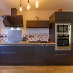 Le Saint Cyr - Bel Appartement, Parking & Terrasse