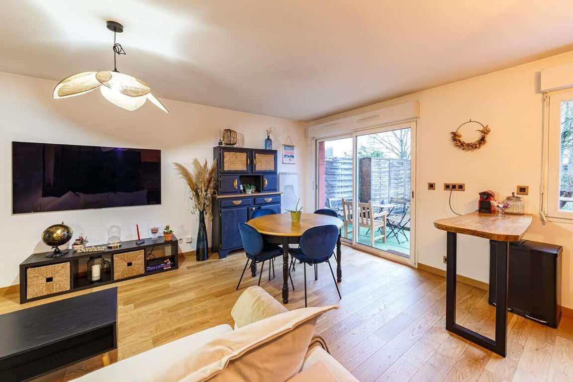 Appartement Le Saint Cyr - Bel Appartement, Parking & Terrasse *